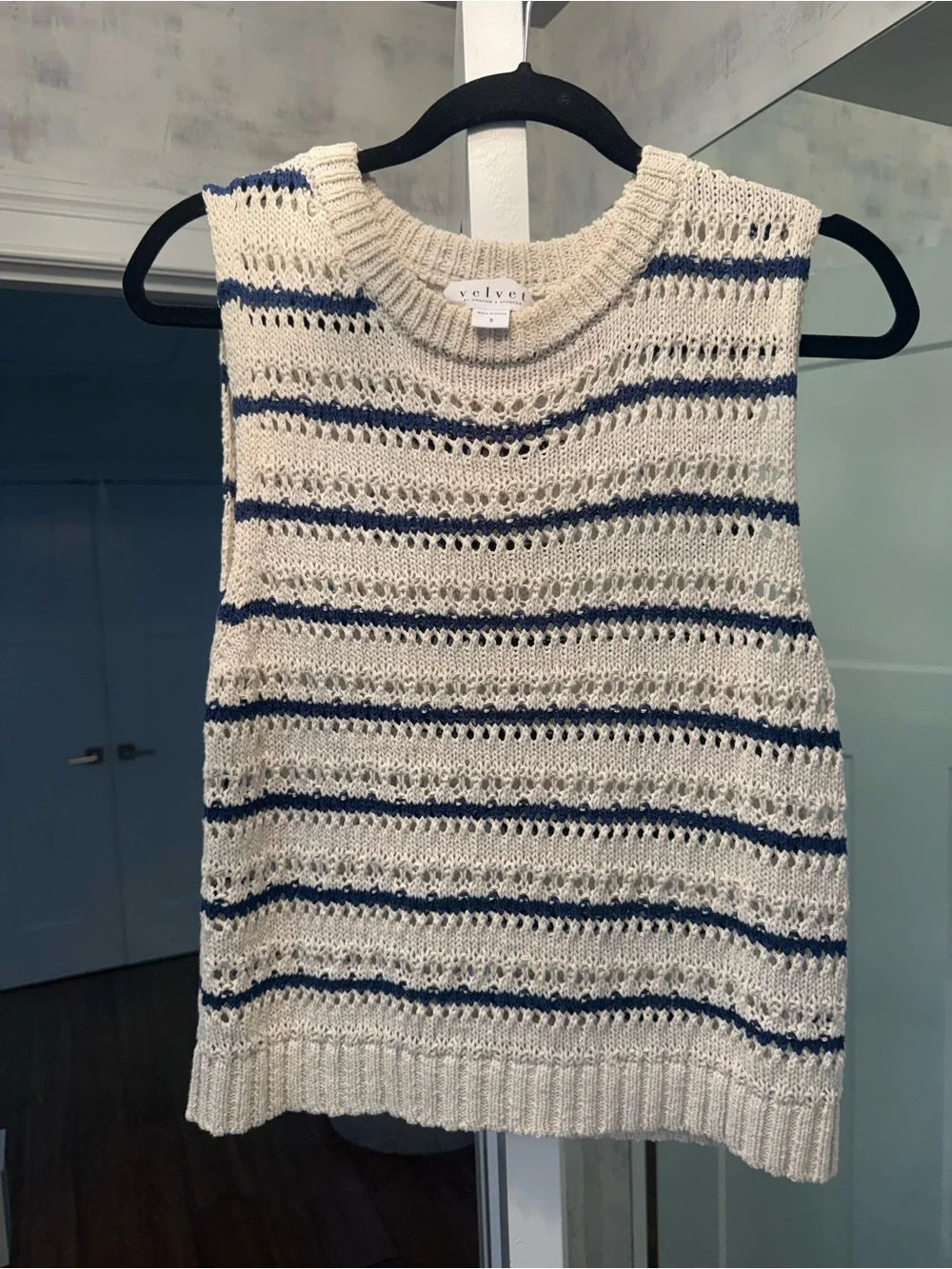 Velvet by Graham & Spencer Cream & Navy Open-Knit Sleeveless Crop Sweater